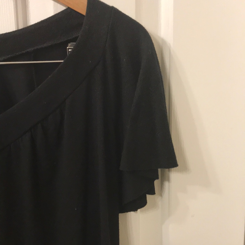Soft flowy feminine top - Picture 2 of 3